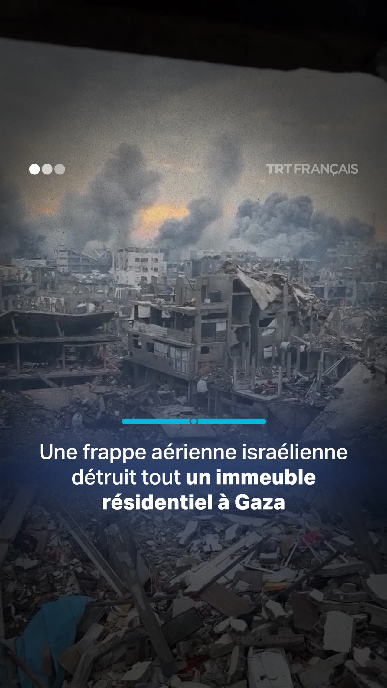 Une frappe aérienne israélienne détruit entièrement un immeuble résidentiel à Gaza